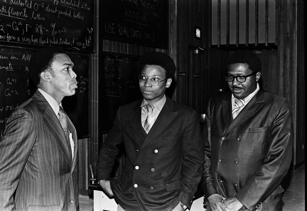 Leonard L. McCants ’72, center, talks with Reps. James Felder of South Carolina and Robert Clark of Mississippi, who spoke at an event sponsored by BALSA on March 22, 1971, Law Archives.